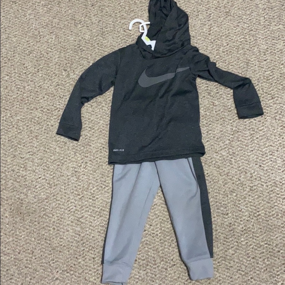Grey Nike outfit